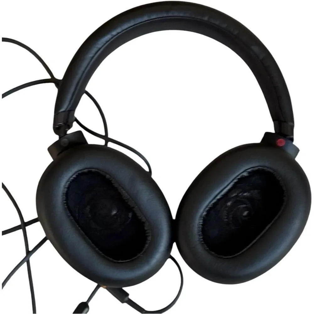 Sony MDR1AM2 Wired High Resolution Audio Black Overhead Over Ear Headphones.